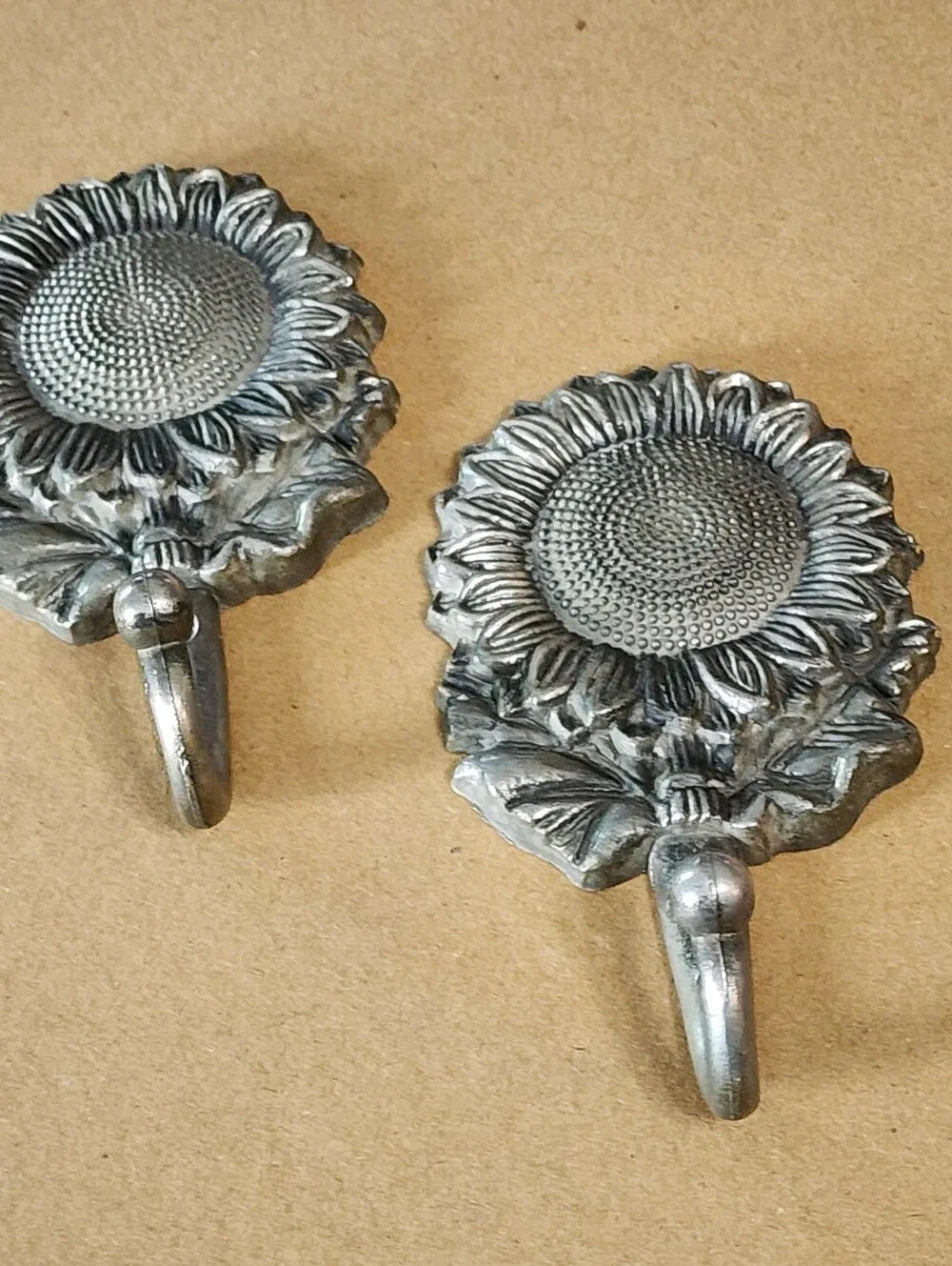 Vintage Flower Single Hook Sunflower Set 2 Towel Robe Cast Aluminum Lightweight